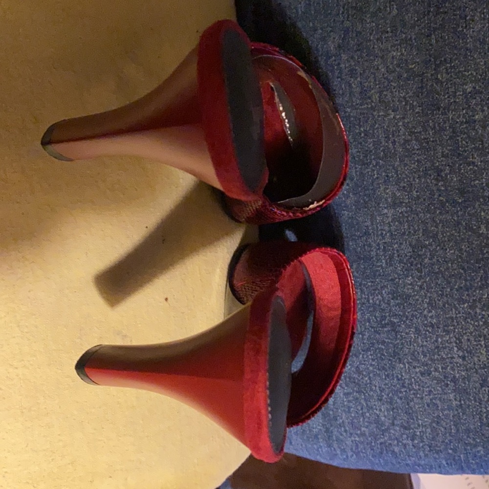 Shoes - Picture 5 of 7